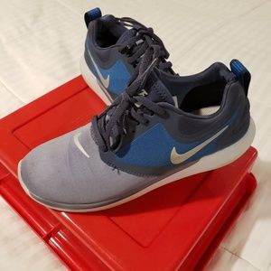 Nike Boys running sneakers 5.5 gray/blue/white
